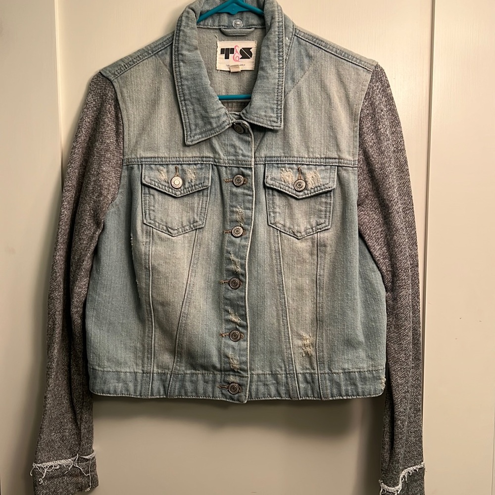 Cute jean jacket with fun sleeves!